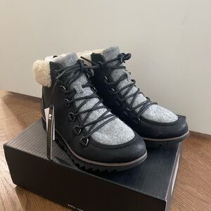 NEW Sorel Black and Gray Women's Boots